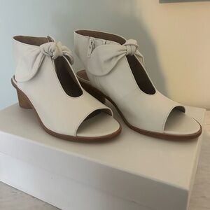 Bernardo White Bow Peep-Toe Block Heel Sandals